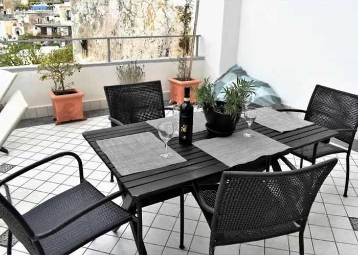 Chez Angelina - De Vivo Realty Semesterbostad *